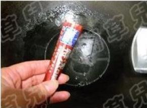 锅中白糖熬至粘稠，加入咖啡粉。