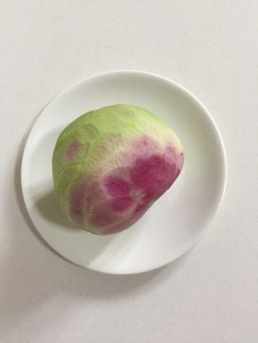 心里美萝卜削皮清洗干净备用！