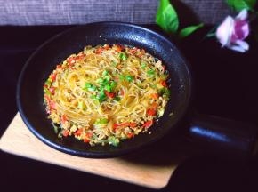 一直炖干水分，这时的粉丝充分根根入味了关火