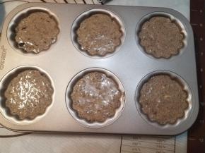 将蛋糕糊倒入日式玛德琳模具中，8分满左右