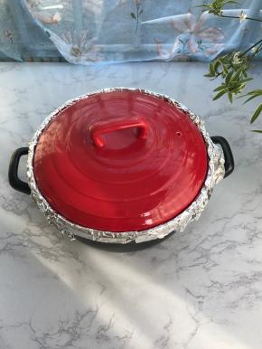 熄火但不开盖，利用余温焖10分钟。