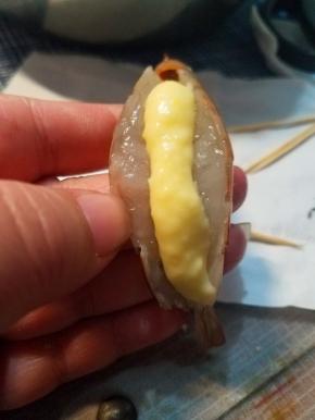 挤上一点沙拉酱，这个酱料根据自己的喜好选择即可。