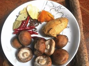 所有的配料食材备齐。