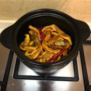 直到把卤汁煮的要干的时候。（约50分钟）