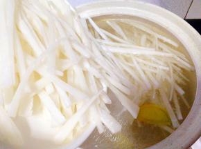 加入白萝卜条