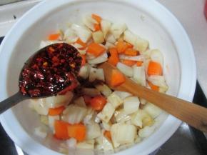 最后加入辣椒油拌匀即可。