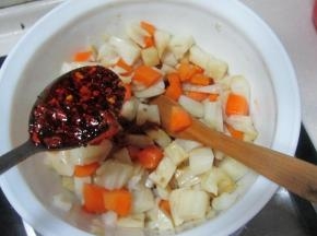 最后加入辣椒油拌匀即可。