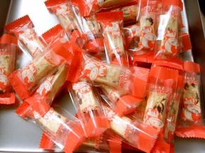 裹上一层糯米馅，装袋包装好即可