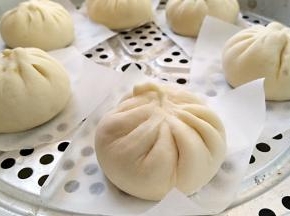 发货烧开水，摆放生胚，上汽后蒸25分钟左右，断火后闷5分钟。