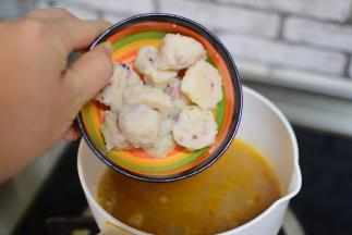 加入丸子煮五分钟