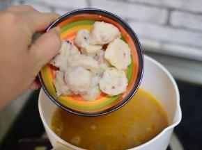 加入丸子煮五分钟
