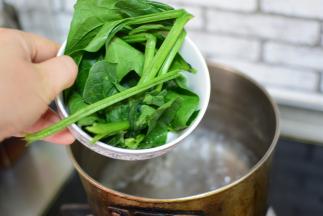 再烫一下菠菜