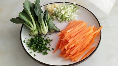 所有的食材处理一下如图。