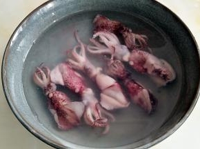 快速的捞出过入凉水中。