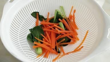 冲下凉水备用。