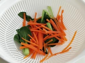 冲下凉水备用。