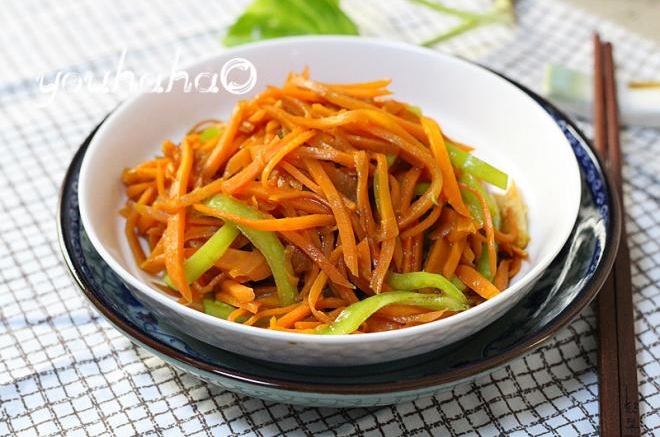 赤味噌炒胡萝卜丝