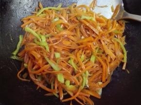 再次炒匀后，即可起锅