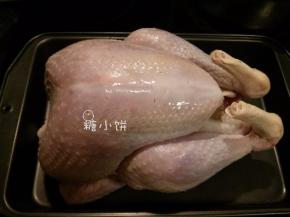 火鸡一只洗净，我买了能找到的最小的= =也有3.2KG