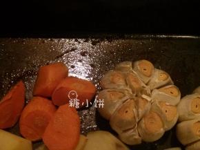 送入烤箱中200度烤40分钟后取出