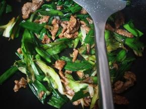 给生抽，老抽，盐，翻炒均匀起锅 太香了