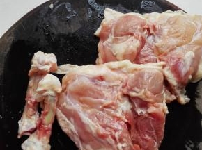 鸡腿排剔除骨头