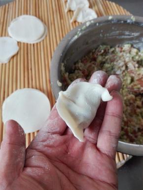 包成饺子，形状随意哈