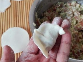 包成饺子，形状随意哈