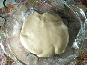 盖住保鲜膜发酵两倍大