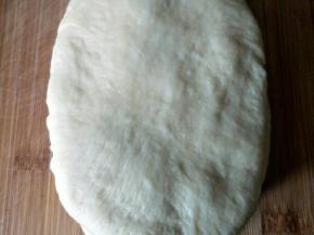 依次做好其他面团，一层一层叠起来