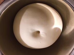 用手粘面粉，按下面不回缩就好了