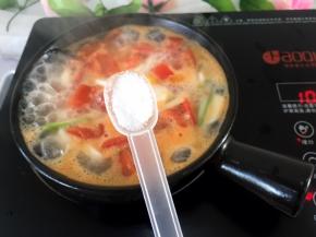 转小火，放勺盐