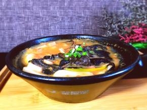 将香葱洗净切末撒上即可