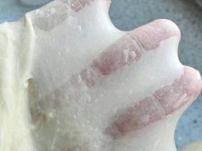 可以扯出手套膜即可