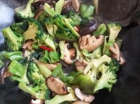 炒匀后即可出锅