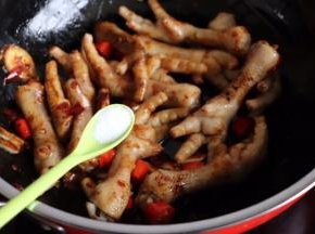 加2g盐调味