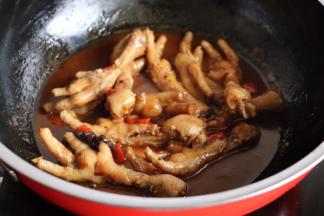 大火烧开小火焖至汤汁即将收干即可（个人觉得留少许汤汁更美味哦）