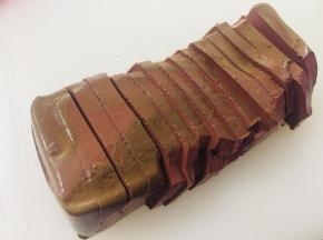 鸭血切块后放入清水中浸泡