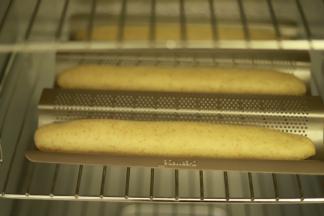 放入发酵箱进行二发，温度为38度，湿度80度，时间50分钟