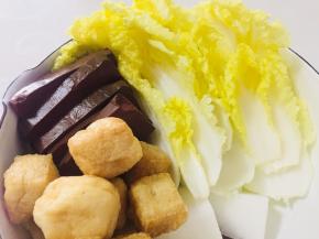 最后放入洗净的娃娃菜