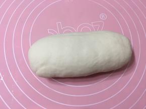 醒好的面团拿出揉一揉