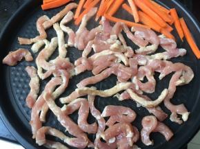 肉丝胡萝卜直接电饼档炒熟