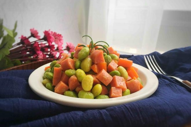 清炒毛豆胡萝卜香肠