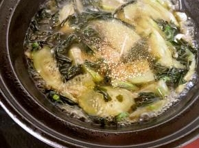 煮几分钟尝味加入少许盐，鸡粉即可关火