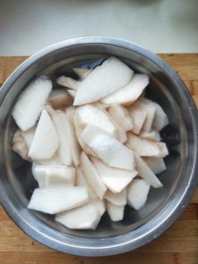 切块用凉水泡十分钟