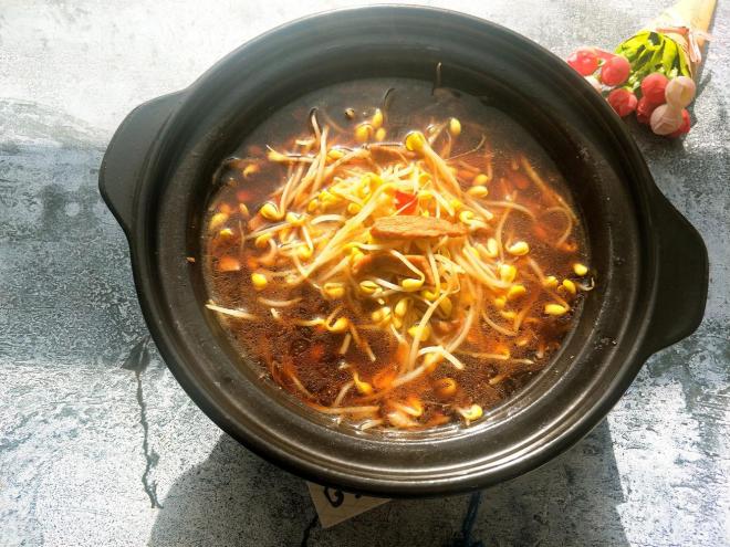 黄豆芽肉丝汤