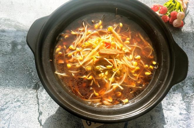 黄豆芽肉丝汤