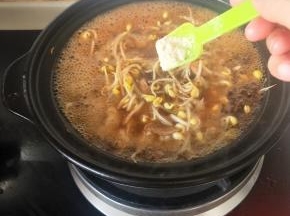 加入鸡粉