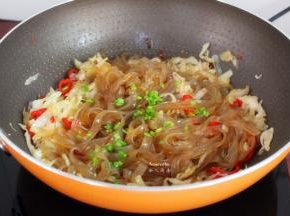 放盐、香葱炒均即可。