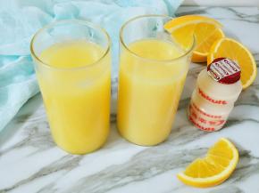 搅拌均匀，加入适量冰块即可